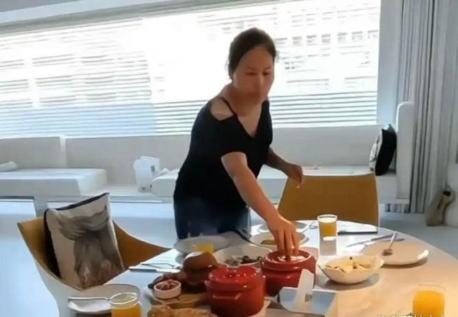小菲郁躁症复发开跑车直奔豪宅吊唁大S开元棋牌网站小S回应斥资百万包机汪(图11)