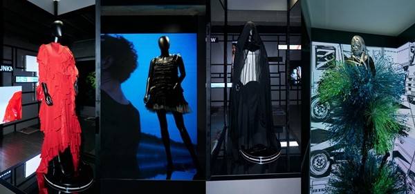 时装周2025策展多感官时装展览开元ky棋牌FabriX在巴黎(图2)