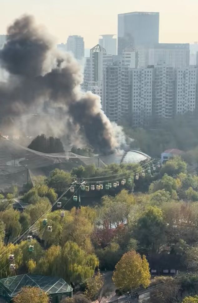 起火无伤亡施工用火不慎引燃屋顶开元棋牌试